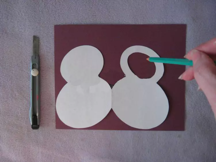 Листівки в техніці скрапбукінг на 8 Березня (34 фото): ідеї та майстер-класи зі створення альбому з сюрпризом своїми руками 19133_28