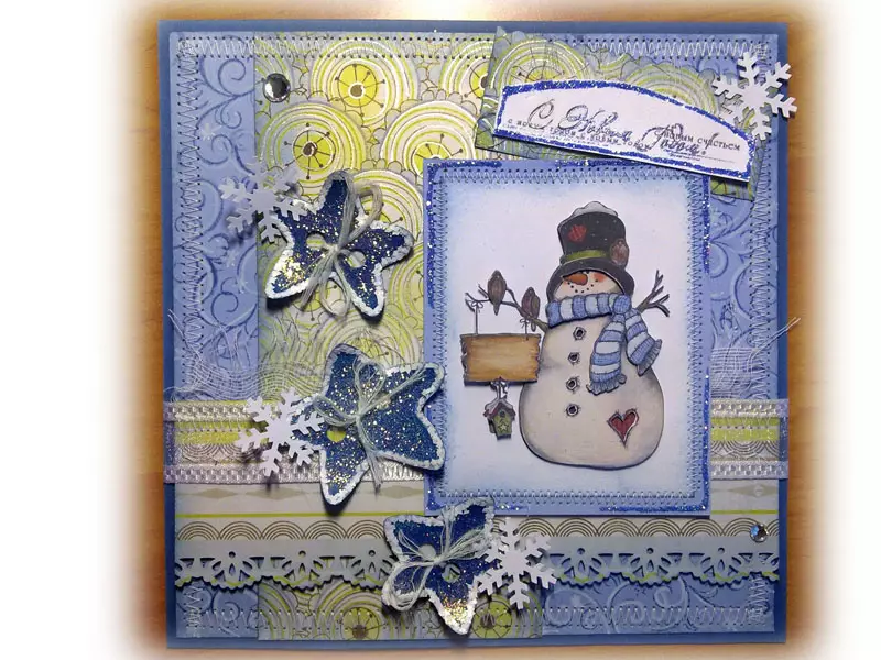 Nytårs postkort i teknikken til scrapbooking (22 billeder): ideer til postkort til det nye år og jul i teknikken til scrapbooking, enkle postkort for begyndere med egne hænder 19135_7