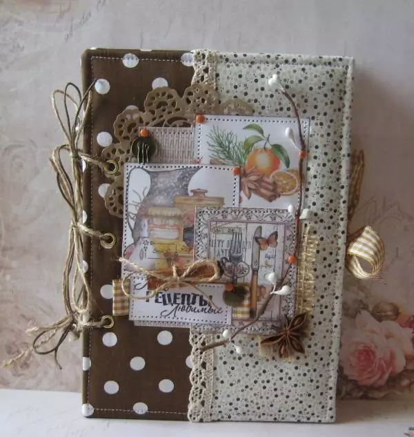 Notebook in tecnica di scrapbooking (26 foto): Facciamo un diario con le tue mani, una master class sulla creazione di un aliante per i principianti passo dopo passo 19152_4