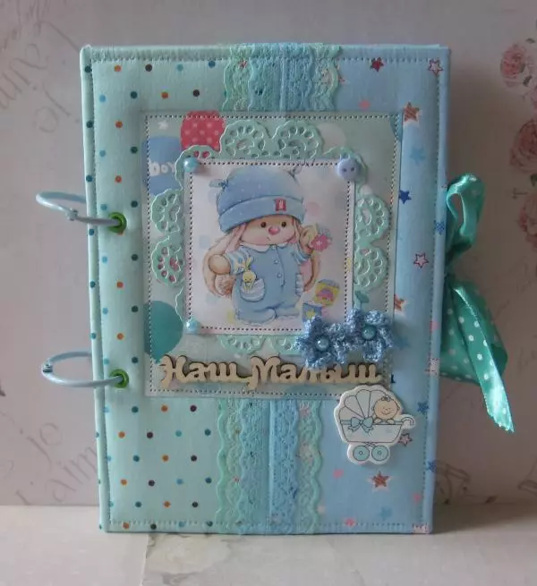 Notebook in tecnica di scrapbooking (26 foto): Facciamo un diario con le tue mani, una master class sulla creazione di un aliante per i principianti passo dopo passo 19152_5