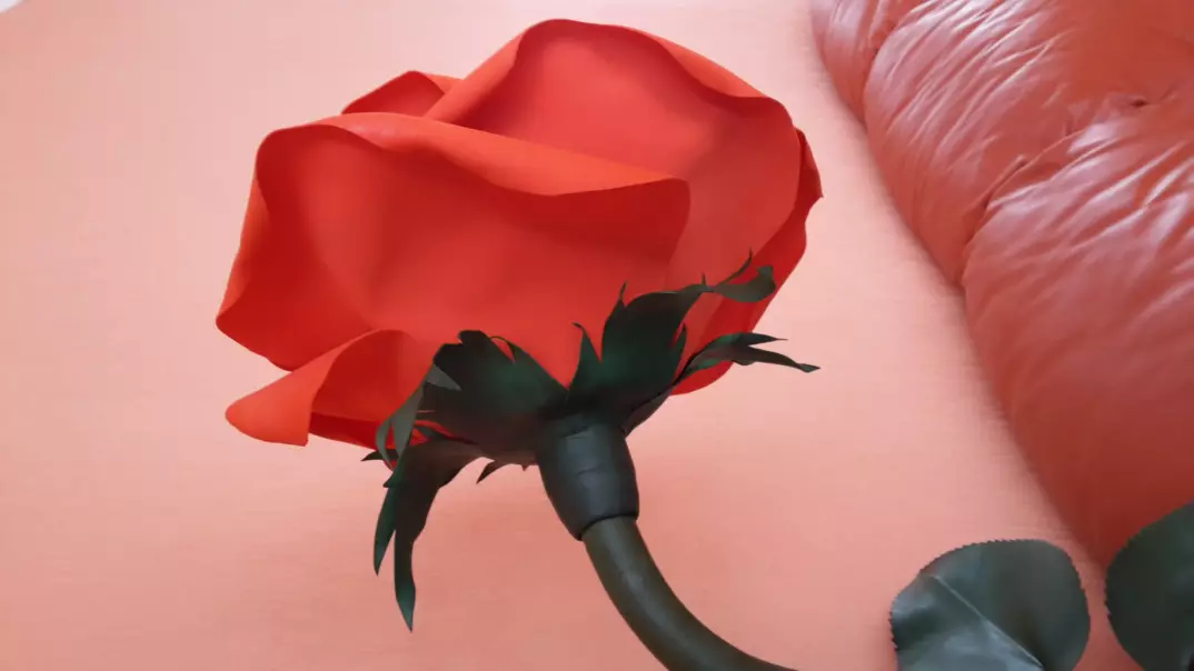 成長の花（45枚の写真）：どうやってそれを自分で作る？紙、布、インソールからの大きな花の長所とマイナス。インテリアのアプリケーション 19163_20