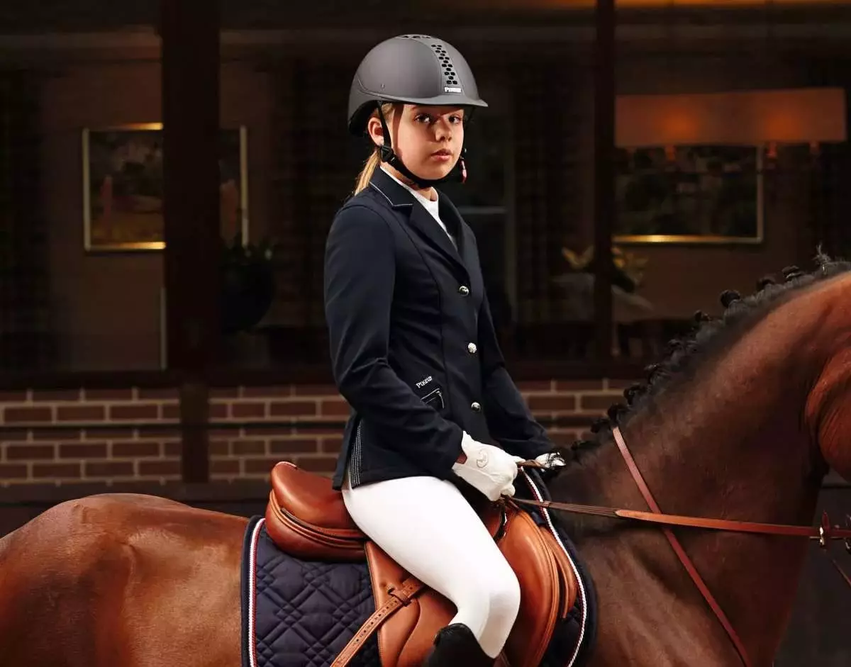 Ratsastusvaatteet: Outfit ratsastaja hevosella. Kuinka valita naispuolinen ratsastuspuku? 19173_6