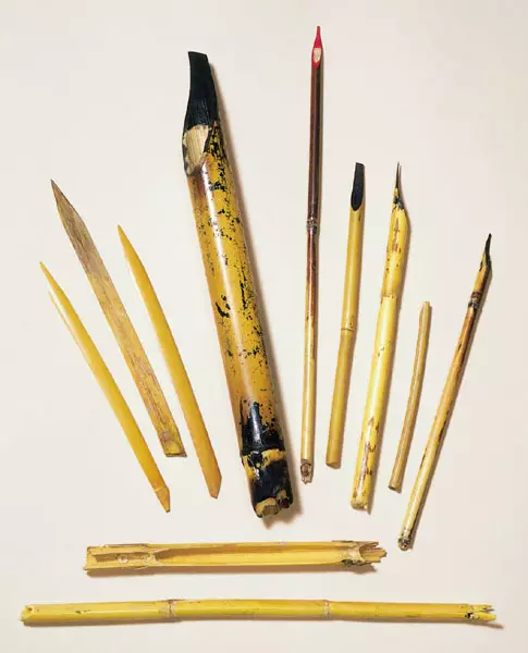 Υλικά καλλιγραφίας και εργαλεία: Ποια εργαλεία και υλικά εισέρχονται κινέζικα και άλλα καλλιγραφικά σύνολα; Πώς να τα χρησιμοποιήσετε; 19181_13