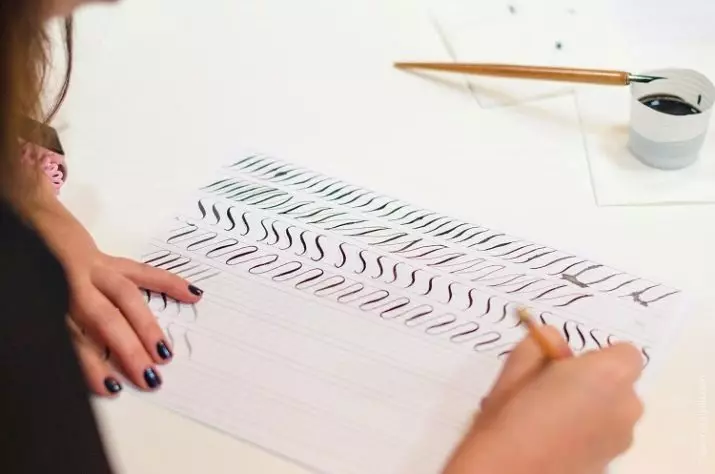 Calligrafia da una maniglia a sfera: come imparare come scrivere la scrittura calligrafica da solo? Esercizi di base per principianti 19182_5