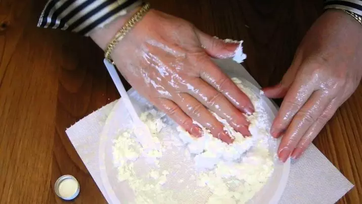 Zimna porcelana z własnymi rękami (31 zdjęć): Jak zrobić płynną porcelanę w domu? Klasy główne dla początkujących 19190_16