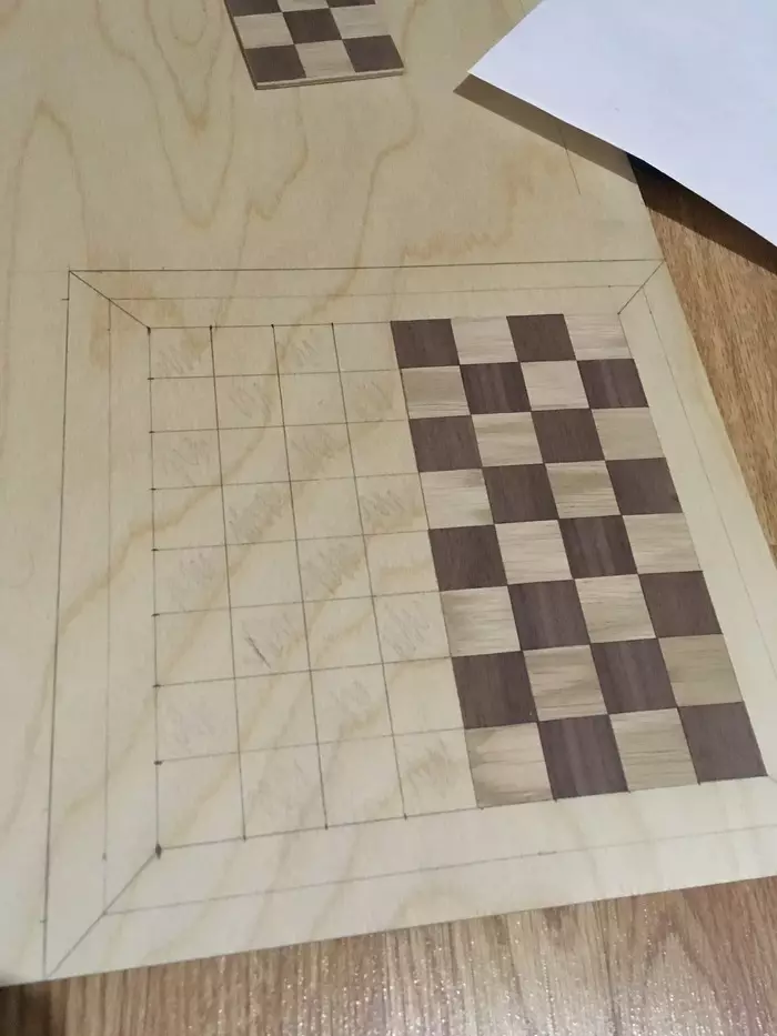 Rezbareni drveni šah (17 fotografija): ručno izrađenih značajki, rezbarenje šah drvenih figura, crteža i tehnologije 19196_16