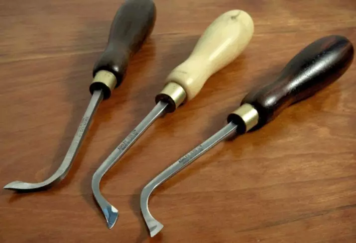 Medienos srieginiai krumpliai: puslaidžiai, garbanoti ir kiti tipai, elektros srovės ir pjūklų rinkinys, kaip teisingai gauti įrankį 19207_12