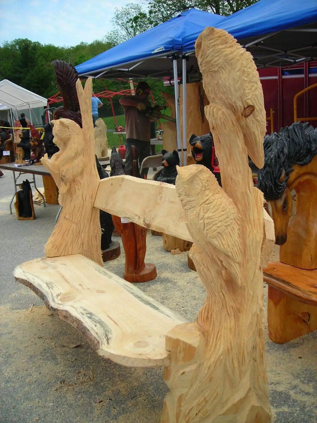 Kettingzaag houtsnijwerk: houten sculpturen voor beginners. Hoe de pilage van de beer en andere grote sculpturen, een eekhoorn en paddestoel te laten knippen? 19208_18