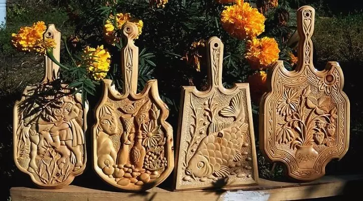 Carved boards (15 photos): how to choose carved cutting boards for the kitchen? Decorative Boards from Linden and Other Types, Care Rules 19211_12