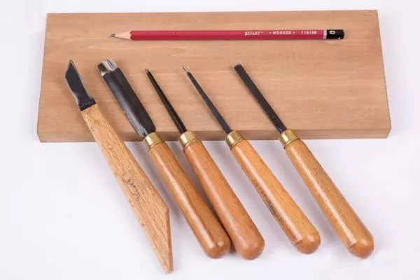 Contour дърворезба: скици за начинаещи, оборудване за шперплат, дърво и черен лак, необходим инструмент 19212_12