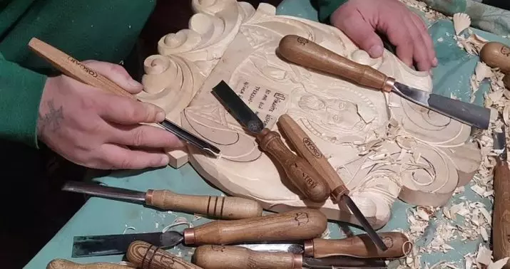 Ang Contour Carving sa Kahoy: Mga Sketch alang sa Mga Magsugod, Kagamitan alang sa plywood, kahoy ug itom nga lacquer, kinahanglan nga himan 19212_5