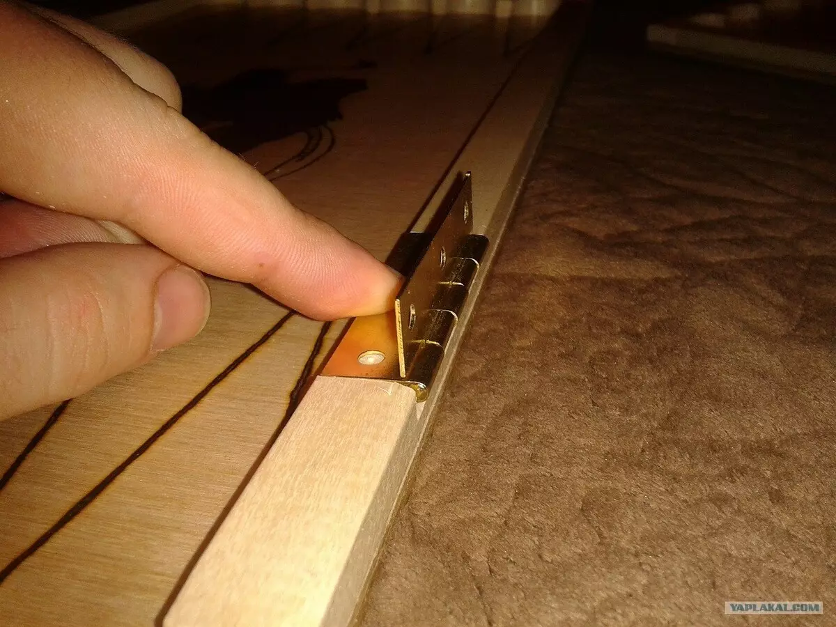 Backgammon yang diukir (26 Foto): Kajian semula model buatan tangan dengan sisi geometri dan lain-lain, subtleties pengeluaran jururawat ukiran kayu 19222_14