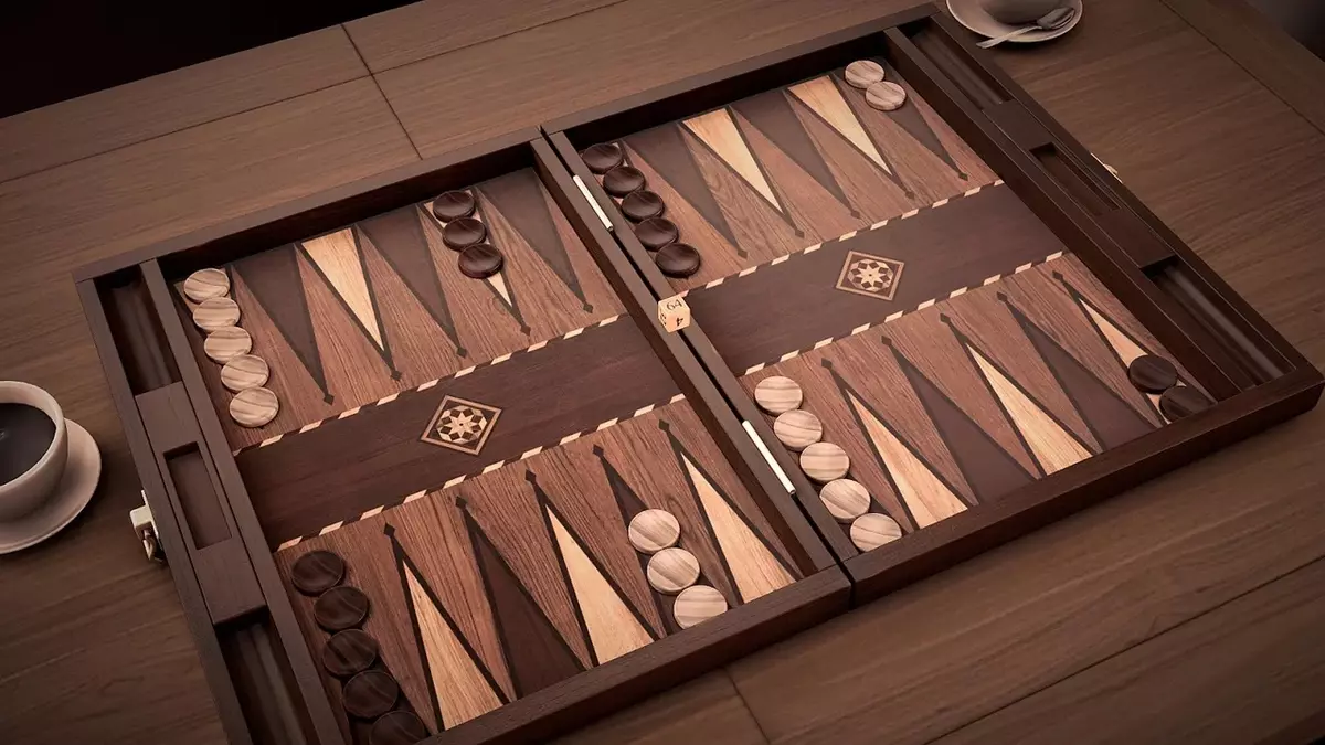 Backgammon yang diukir (26 Foto): Kajian semula model buatan tangan dengan sisi geometri dan lain-lain, subtleties pengeluaran jururawat ukiran kayu 19222_24