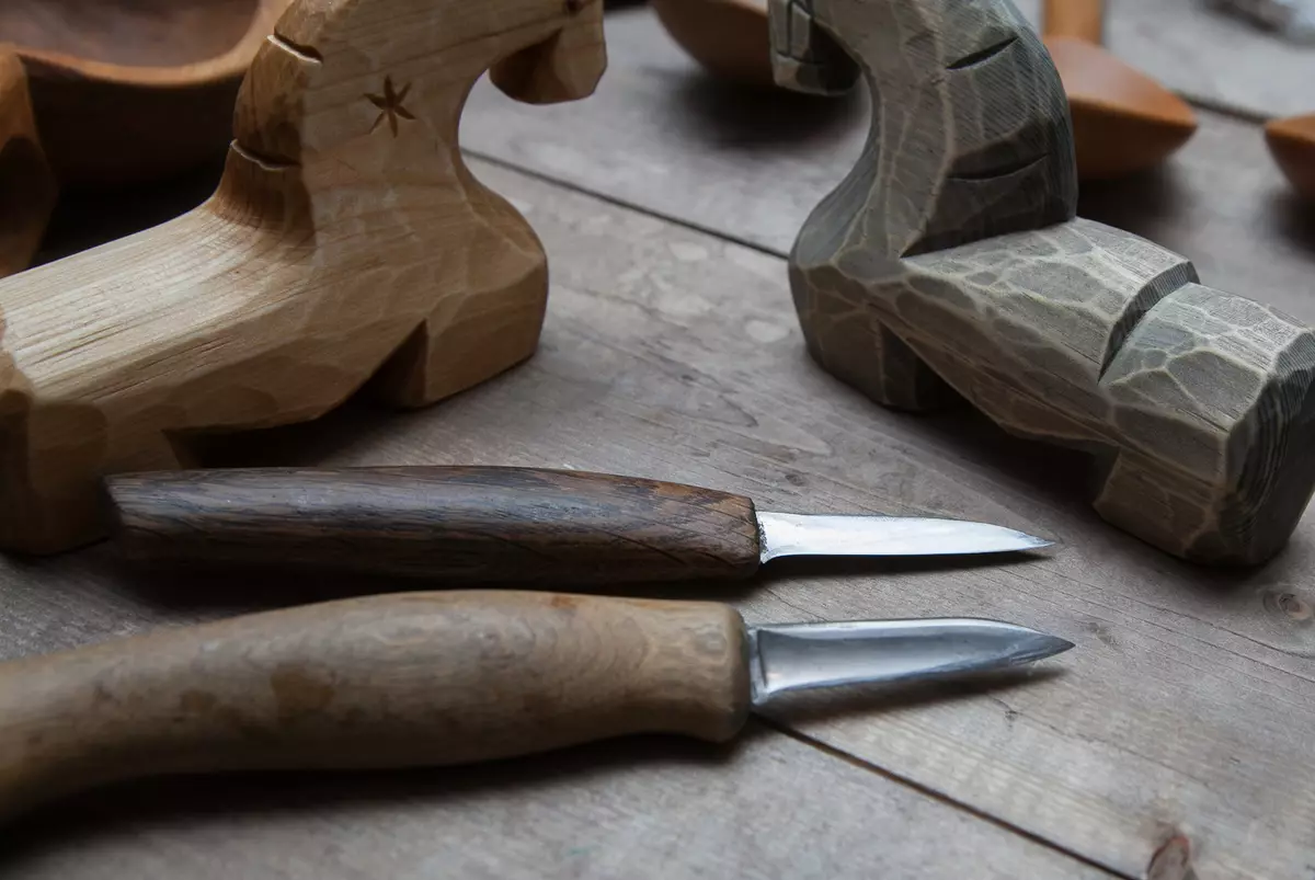 Puupuuveitset: leikkurit manuaaliseen veistoon, jamb ja bogorodsky veitsi, leikkuri ja muut lajit. Mitat ja lomakkeet 19223_22