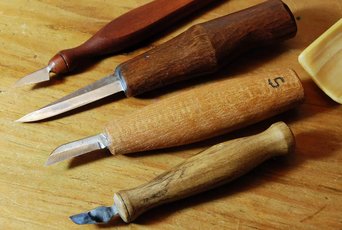 Woodwood ножове: резачки за ръчна дърворезба, касата и Bogorodsky нож, резачка и други видове. Размери и форми 19223_6