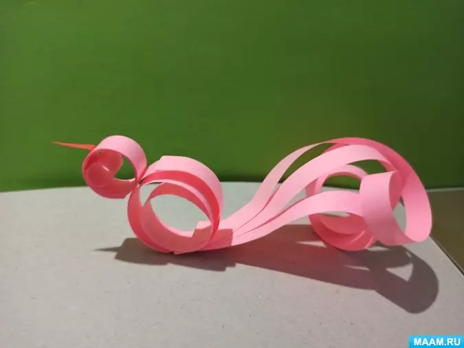 Quilling (104 fotók): Mi az? Quilling kézműves, rendszer és mester osztályok. Hogyan készítsünk bagolyot és koporsót a technikában? A királynő és ötletek története 19224_54