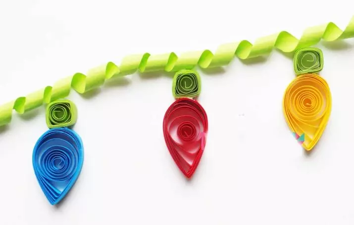 Nowy Rok Pocztówki Quilling: Pocztówki na nowy rok z własnymi rękami w technikach quilling, jak zrobić choinkę w stylu pocztówki, oryginalne pomysły i klasy główne 19228_20