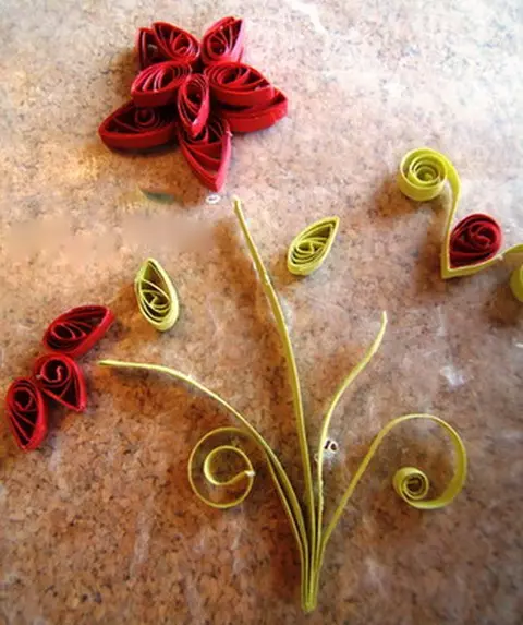 クイリング技術の花（41枚の写真）：初心者のための体積工芸品の段階的なスキーム、マスタークラス。花や花束で写真を作るには？ 19232_20