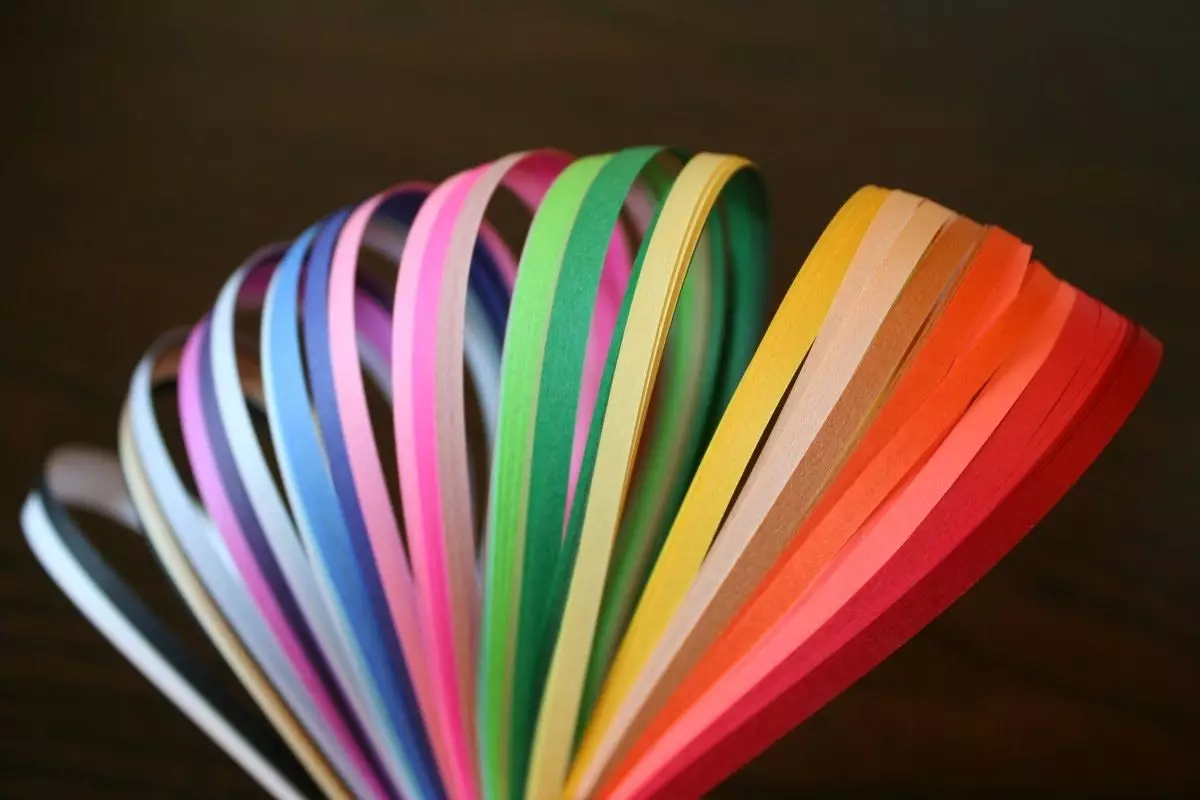 Kertas untuk Queen: Stripes dan Set. Apa kertas yang diperlukan dan bagaimana untuk membuat tangan anda sendiri? Mengimbangi kertas beralun dan lebar lain 19234_16