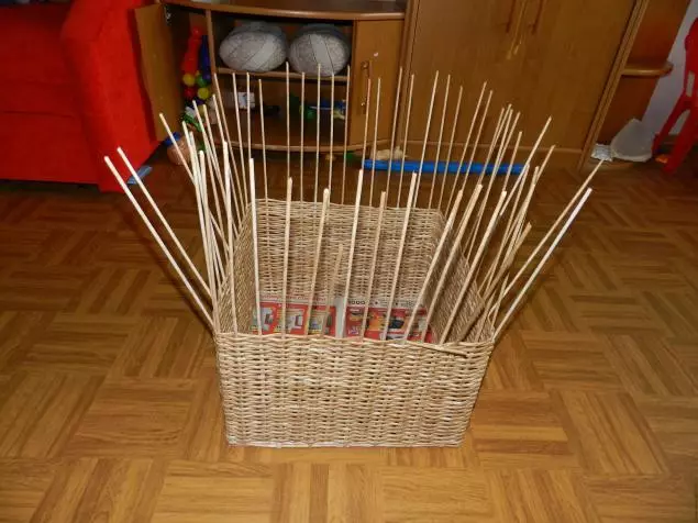 Newspaper Tubes (83 mga larawan): Master Class sa Weaving Baskets mula sa mga pahayagan para sa mga nagsisimula, iba't ibang mga paraan at sunud-sunod na mga tagubilin 19244_55