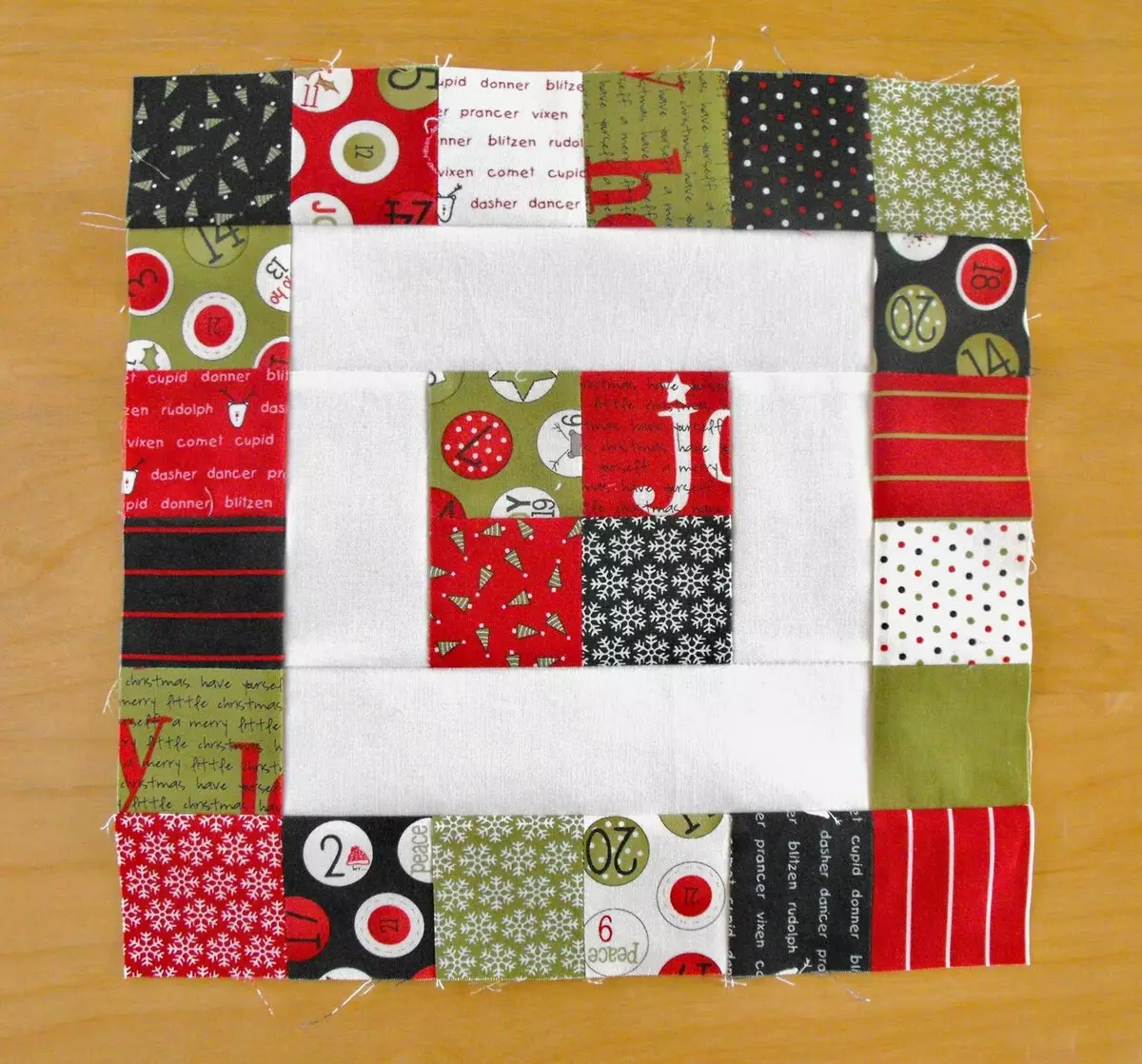 Novoletni patchwork: ideje in sheme prtičkov, pijače, plošče, izdelane iz patchwork tkanine, mojstrske razrede obrti iz patchwork šivanje 19278_16
