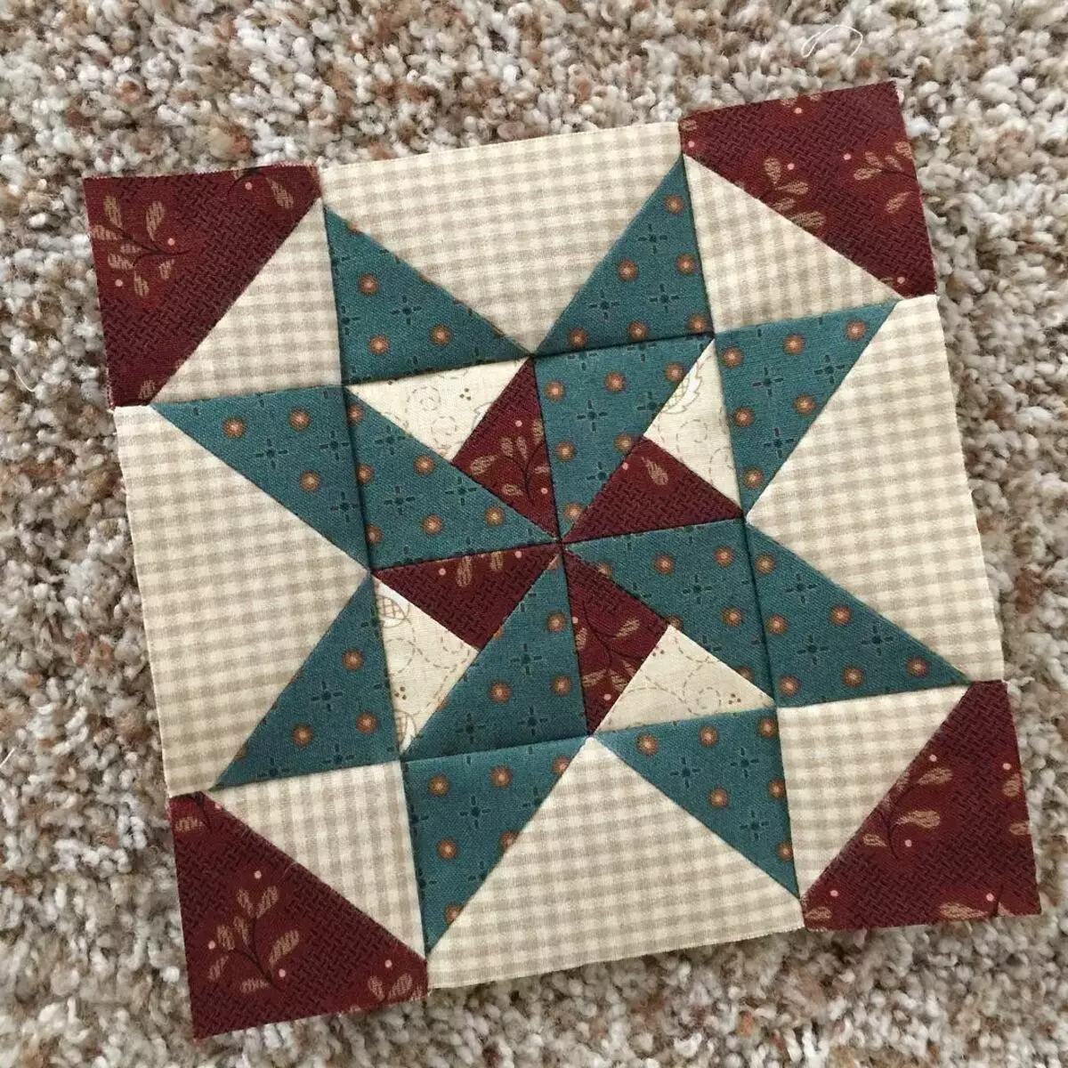 Novogodišnji patchwork: Ideje i sheme salveta, piće, ploče od patchwork tkanina, majstorski obrt iz patchworki 19278_17