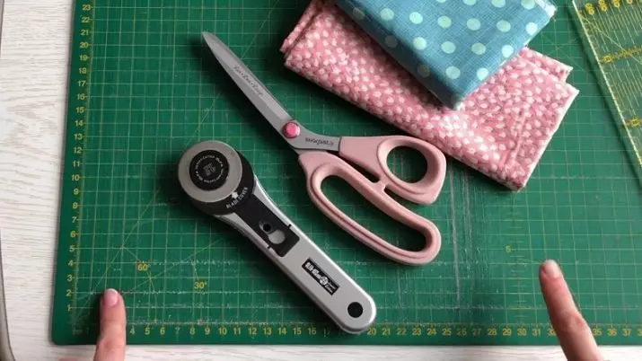 Eines per a patchwork: ganivets de rodets per a la costura i les tisores de patchwork, altres accessoris i seleccionant per a principiants 19281_3
