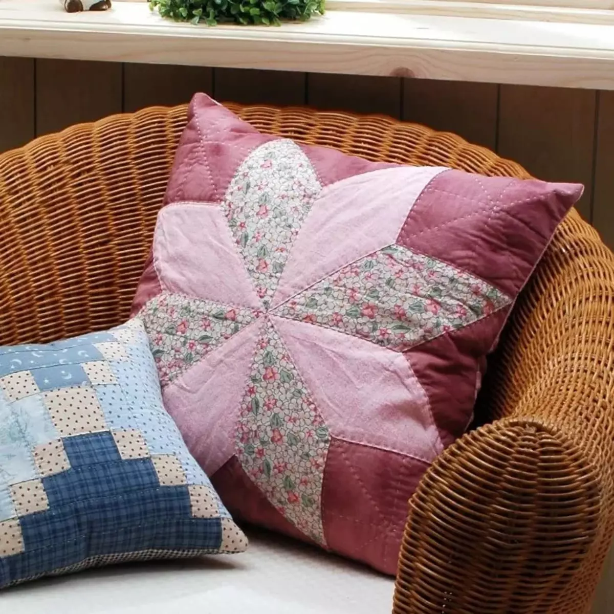 Декоративные подушки в стиле пэчворк