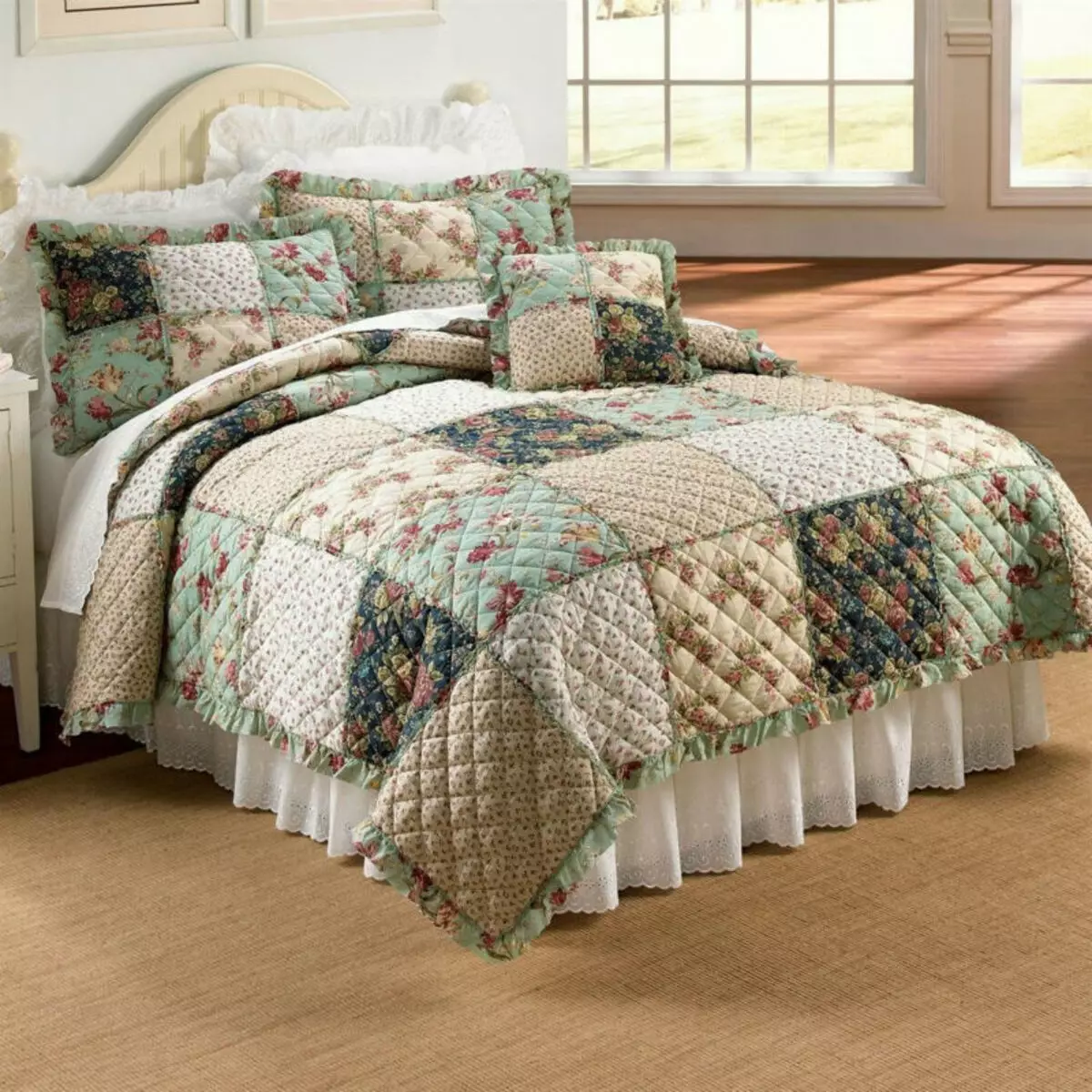 Patchwork Bedspread dla początkujących (25 zdjęć): Światło schematy do szycia w stylu patchworku. Jak zaszyć go z własnymi rękami z kwadratów i klapki krok po kroku? 19289_2