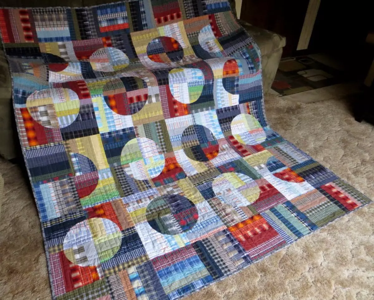 Patchwork sengetæppe for begyndere (25 billeder): Lys sy ordninger i patchwork stil. Hvordan sys det med deres egne hænder fra firkanter og flap trin for trin? 19289_3