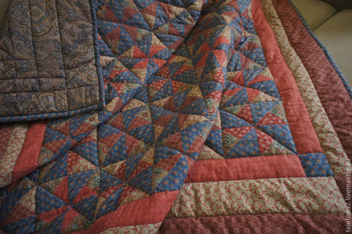 Пачка одеял (82 фото): иске киемдәге пач эш стилендәге одеялны ничек тегергә? Схемалар, адым саен күрсәтмәләр һәм мастер-класс 19290_63
