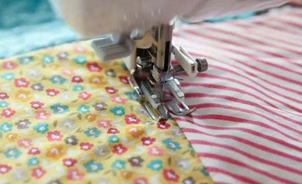 Детски одеяла в Пачуърк стил (47 снимки): Бърз преглед одеяло за момчета и момичета. Как да ги шият със собствените си ръце? Схеми за начинаещи 19291_47