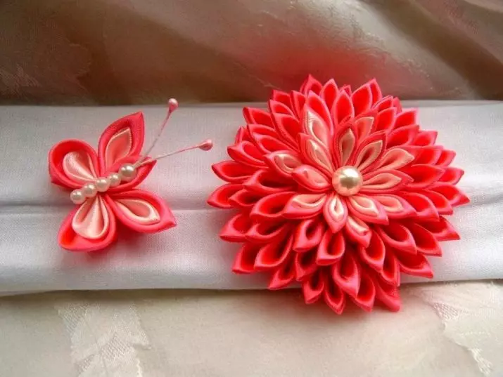 Hoa trong Kanzashi Kỹ thuật (59 ảnh): Georgina từ Satin Ribbons 5 cm Tự làm và những bông hoa khác theo phong cách Kanzashi, các lớp học Master cho người mới bắt đầu 19299_16