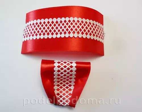 Kevirên Kanzashi (59 wêne): Nûjîniyên porê unusual ji ribbons, çînên master. Meriv çawa ji Recs Tape 5 CM-ê xwedêgiravî bike? Vebijarkên din 19313_42