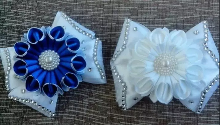 Bows Kanzashi tehnikā (59 fotogrāfijas): jaunumi neparastiem matu lokiem no lentēm, meistarklases. Kā padarīt priekšgala no Reps lentes 5 cm darīt to pats? Citas iespējas 19313_57