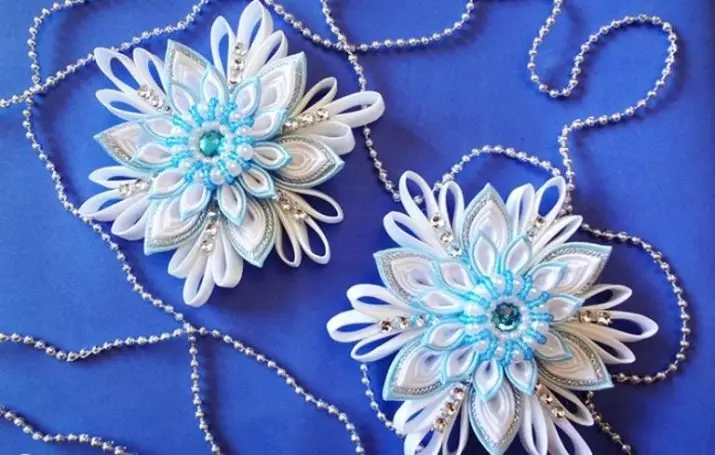 Kanzashi ٹیکنالوجی میں Snowflake: Snowflake تاج اور Snowflake تاج اور Snowflake پھول ان کے اپنے ہاتھوں، ماسٹر کلاس اور نئے خیالات کے ساتھ Snowflake تاج اور Snowflake پھول 19322_26