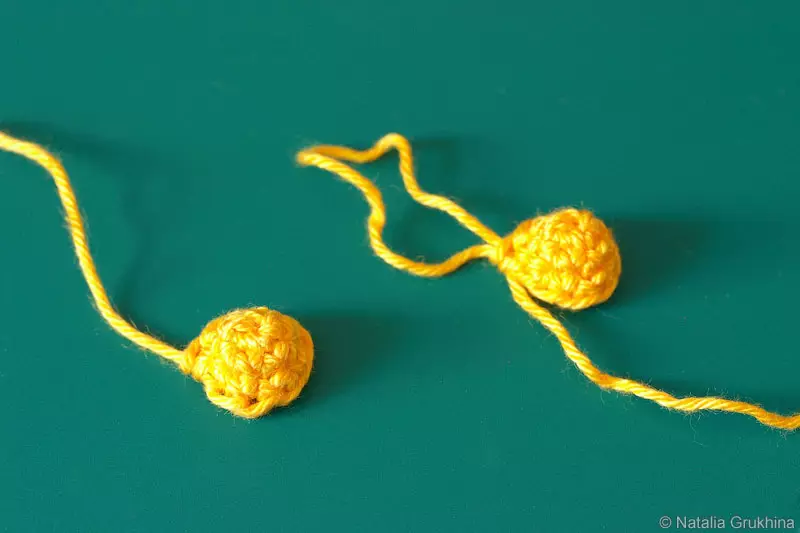 AMIGUMUMI alang sa mga nagsugod (80 Mga Litrato): Si Crochet Crochet crochet crochet. Ang detalyado nga mga paghulagway sa trabaho, mga klase sa agalon 19332_67