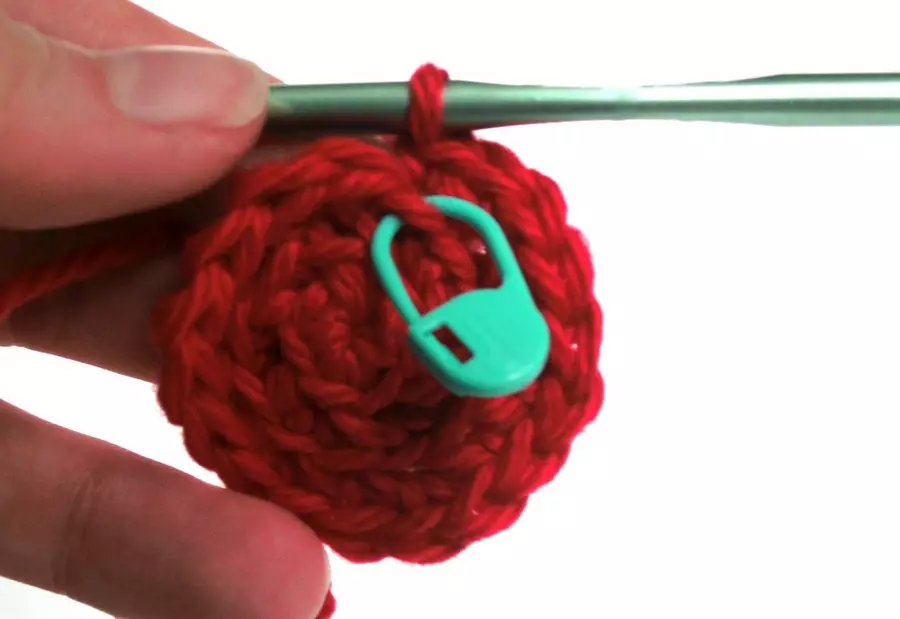 とき編み物amigurumかぎ針編みで漕ぎ：サークルにループ救済を作るには？目に見えない正確なニットにする方法？ 19333_5