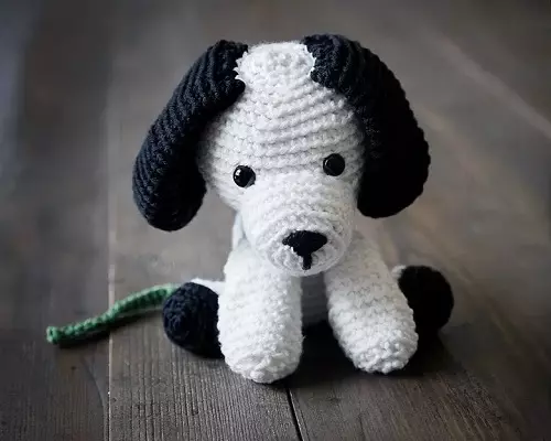 Doggy Amigurumi: ໂຄງການແລະລາຍລະອຽດຂອງ crochet bull terrier, ຄ່າທໍານຽມຈາກ plush yarn yarn ແລະ Spitz, ຫ້ອງຮຽນແມ່ບົດສໍາລັບຜູ້ເລີ່ມຕົ້ນ 19339_11
