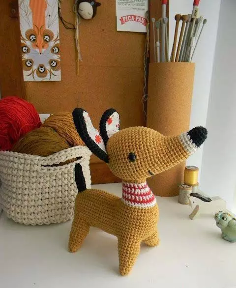 Doggy Amigurumi: Scheme sy famaritana ny Crochet Bull Terrier, ny saram-bidy avy amin'ny Yarn Yarn sy Spitz, Master Class for Startners 19339_24