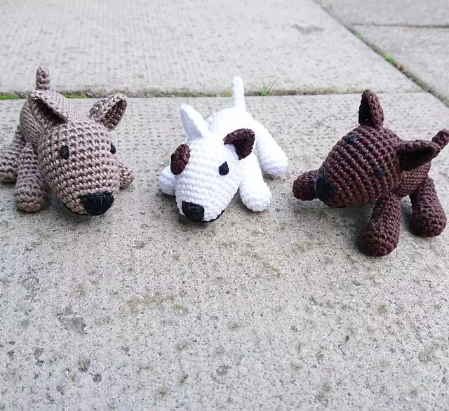 Doggy Amigurumi: ໂຄງການແລະລາຍລະອຽດຂອງ crochet bull terrier, ຄ່າທໍານຽມຈາກ plush yarn yarn ແລະ Spitz, ຫ້ອງຮຽນແມ່ບົດສໍາລັບຜູ້ເລີ່ມຕົ້ນ 19339_28