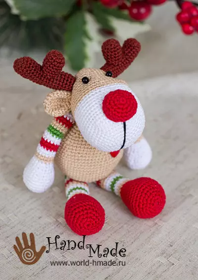 Deer Amigurum: Scheme ja kuvaus virkatun joulumyrskyn pehmoisesta langasta Kuinka sitoa uudenvuoden lelupää, master-luokka 19345_13