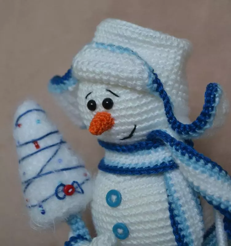Amigurum snežak: shema in opis japonskih kvačkanih igrač Olaf v klobuku in drugih, mojster razred za začetnike 19356_29