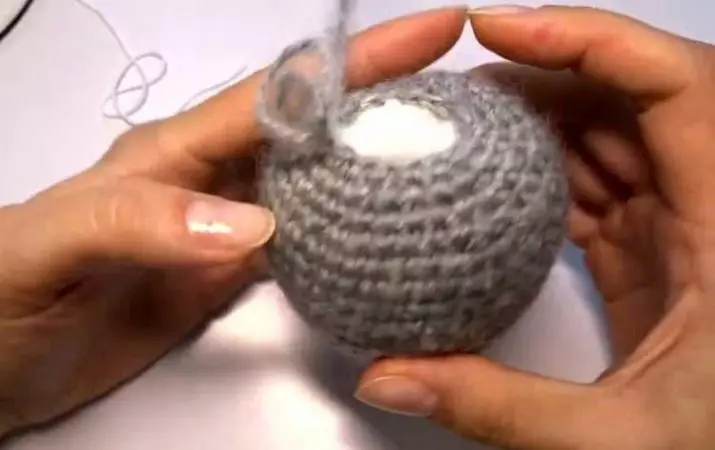 Crccox amigurum: Skemes sareng katerangan nyulang kaulinan crochet, kelas master 19360_19