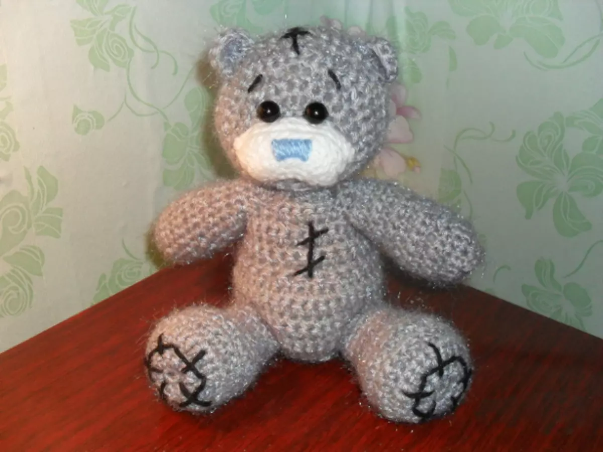 Teddy Μίσκα Amigurumi: Σχέδιο και περιγραφή των πλέκω πλέκω αρκούδες από βότανα και βελούδινα νήματα, master class 19361_18