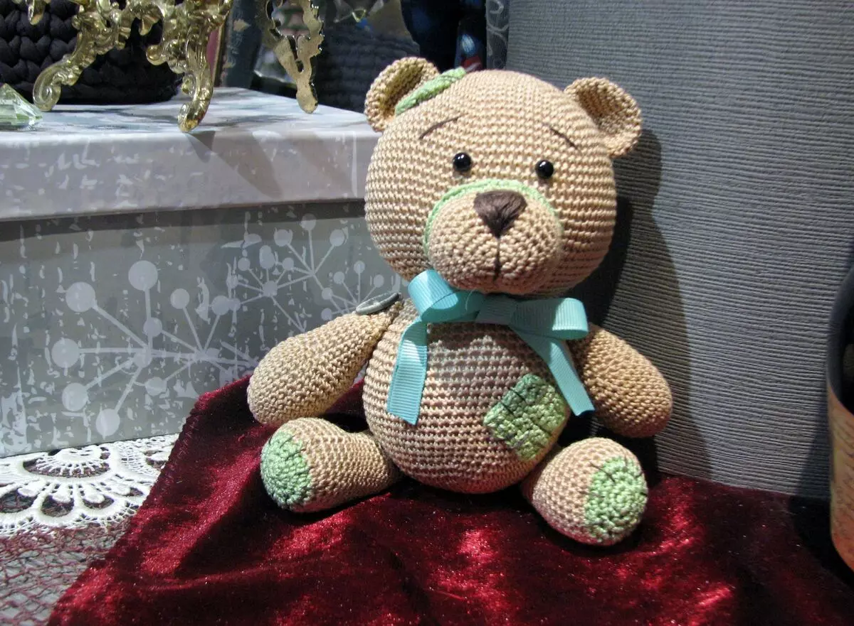 Teddy Μίσκα Amigurumi: Σχέδιο και περιγραφή των πλέκω πλέκω αρκούδες από βότανα και βελούδινα νήματα, master class 19361_8