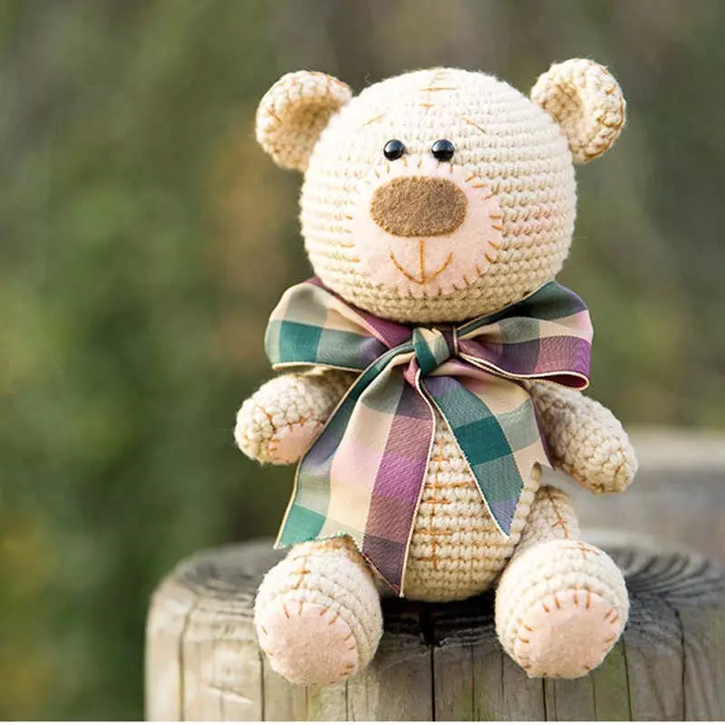 Teddy Μίσκα Amigurumi: Σχέδιο και περιγραφή των πλέκω πλέκω αρκούδες από βότανα και βελούδινα νήματα, master class 19361_9