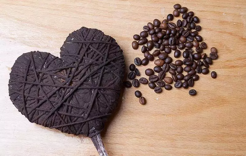 Topicia en forme de coeur de café: un arbre de grains de café sous la forme d'un cœur avec leurs propres mains, classe de maître étape par étape 19369_15