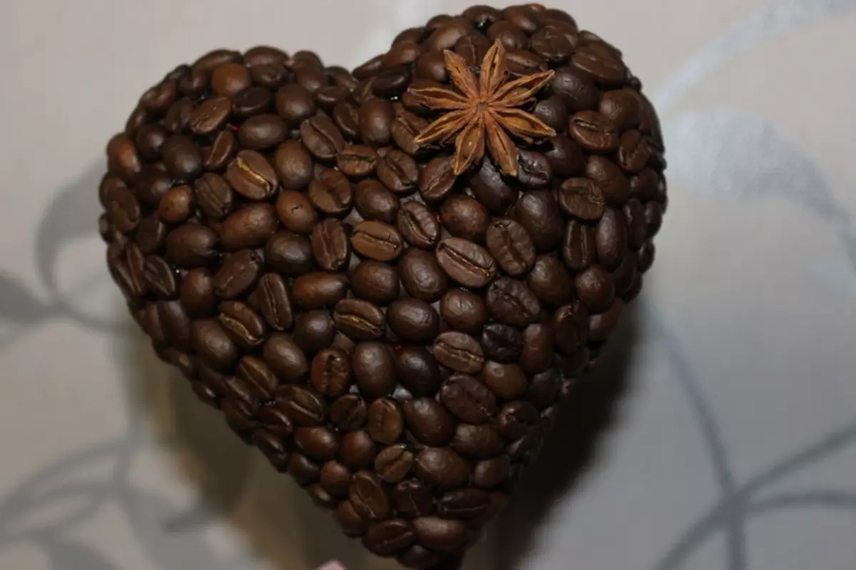 Topicia به شکل یک قلب از قهوه: یک درخت از دانه های قهوه به شکل یک قلب با دست خود، کلاس استاد گام به گام 19369_17