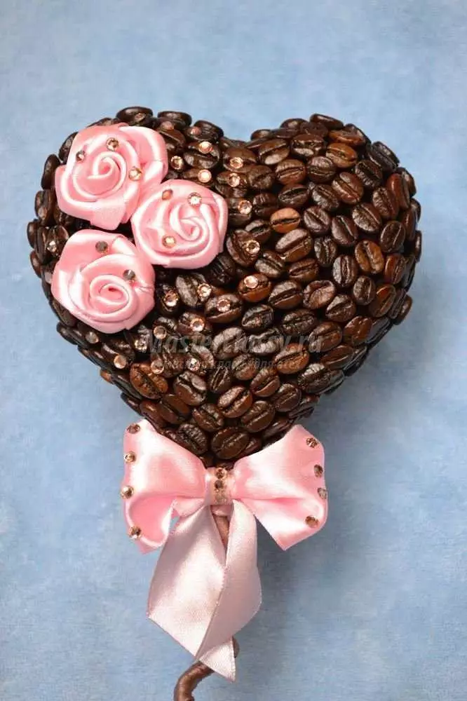Topétia dina bentuk jantung tina kopi: Tangkal kacang kopi dina bentuk manah kalayan panangan sorangan, léngkah-jalan-jalan 19369_20